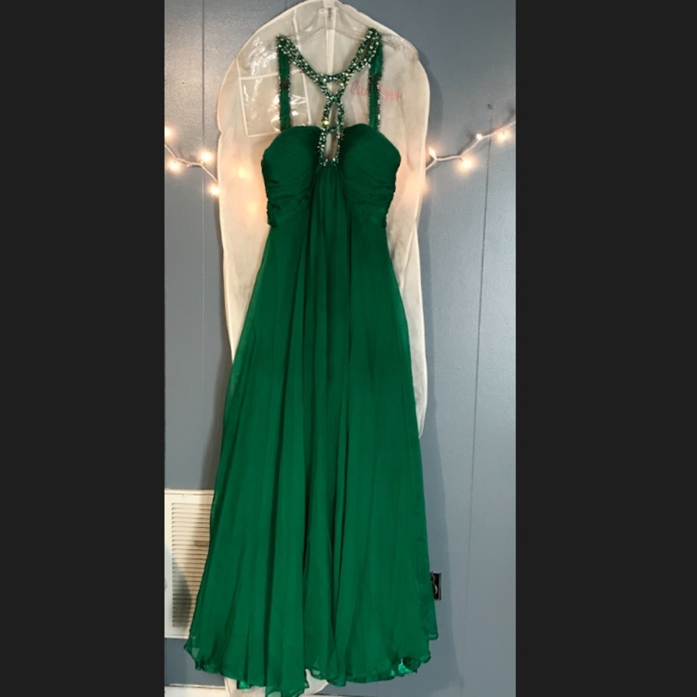 Emerald green prom dress